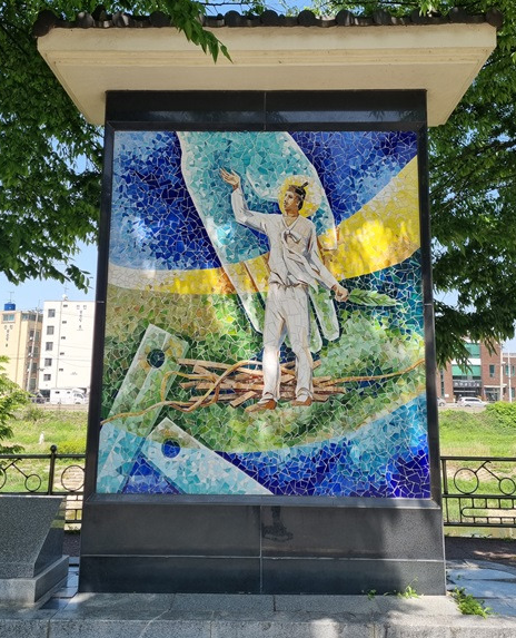 서촌교, 초록 바위